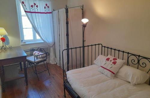 Ferrieres-sur-Sichon House | Maison en pierres rénovée avec patio à Ferrières-sur-Sichon - FR-1-489-191