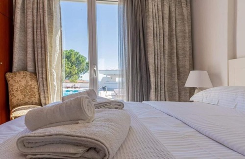 Kato Diminio Villa | Melia's Villa 4 Bedroom House Sleeps 8