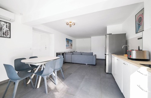 Cap-d'Antibes Villa | Modern villa at Cap d'Antibes with sea view and quick access to La Garoupe