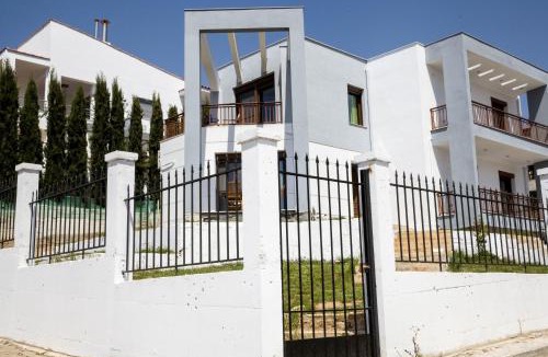 Ormilia Villa | Modern villa near the sea