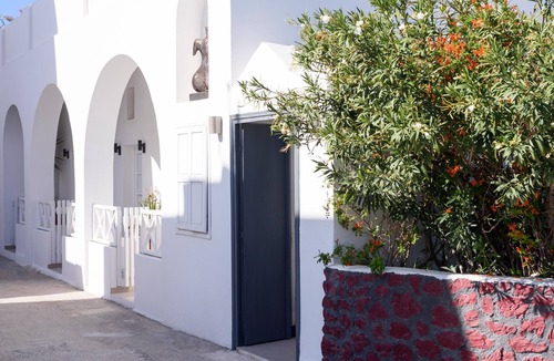 Oia Apartment | Muses Cycladic Suites - Two-Bedroom Suite with Partial Sea view&Seasonal Hot Tub
