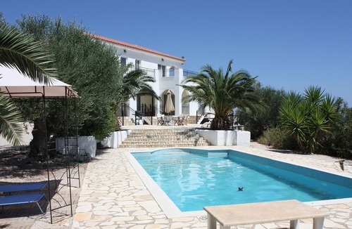 Falanthi Villa | New Modern Villa with Private Pool Near Koroni