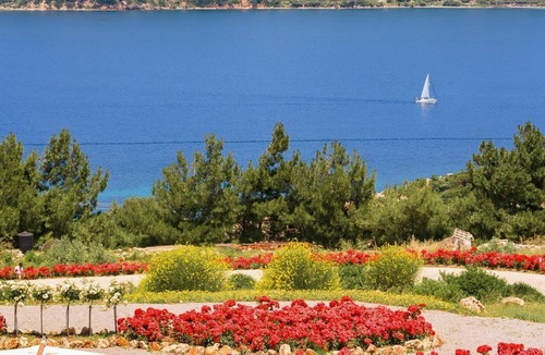Samos Town Apartment | Nice apartment for 4 people with WIFI, pool, A/C, TV, panoramic view and parking