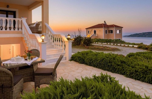 Samos Town Apartment | Nice apartment for 4 people with WIFI, pool, A/C, TV, panoramic view and parking