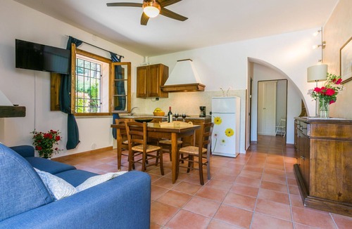 Montespertoli Villa | Nice apartment in villa for 4 people with pool, WIFI, TV, patio, pets allowed and panoramic view