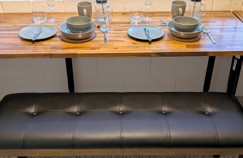 Upper Mount Gravatt House | Peaceful Unit, Low Tox, Breakfast included, Pool, Yoga Yard, 10 min Bris city