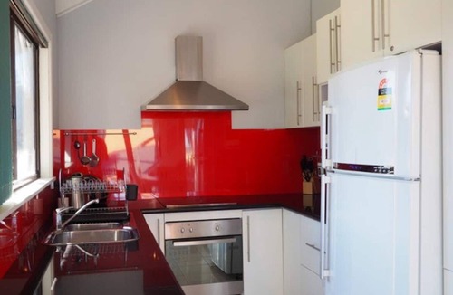 Callala Beach House | Pet-Friendly | 200m to Beach | Sleeps Large Groups | Beach Views | Air Con