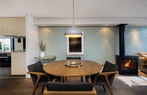 Windsor House | Pet Friendly - Courtyard Townhouse by Property Mums