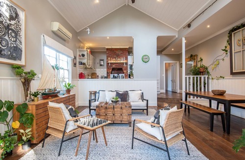 Sandringham House | Pet Friendly - Sandy Village Retreat Heated Pool Bay Views