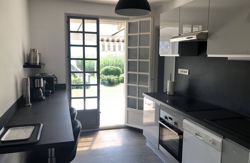 Sevrier House | PIEDS DANS L’EAU, Sevrier, Maison, Accès privé lac et ponton. Idyllique, 6Pers
