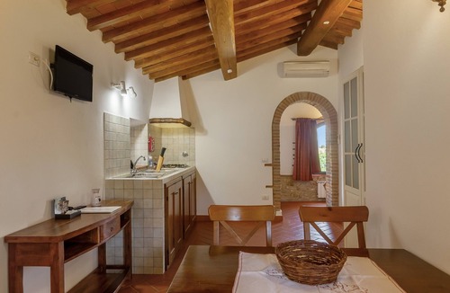 Mercatale Val di Pesa Apartment | Podere Papèra - 'Gallo Flat' Apartment with Mountain View, Wi-Fi and Air Conditioning