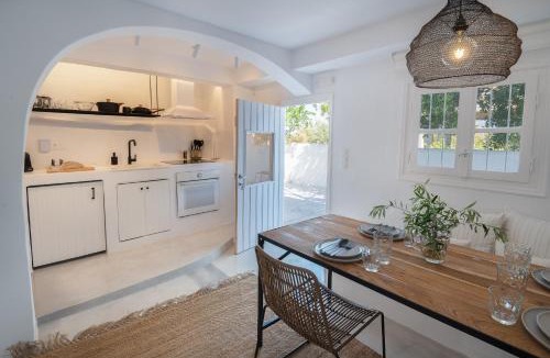 Akrogialion House | Pouletis Aetheria Suites-Luxury Seaview Stay with Pool