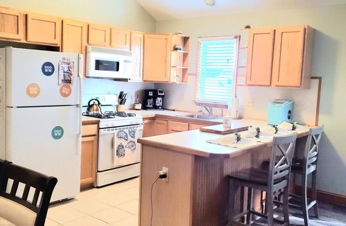 Wildwood Condo | Private condo 5 minute walk Beach, Boardwalk, Convention Center, Fox Park & Food