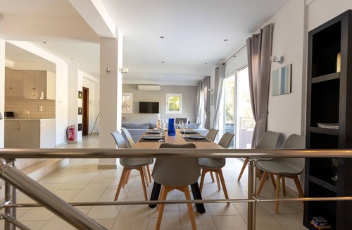 Mikros Gialos Villa | Private Sunrise Villa with Pool & Garden – 5 mins walk to Beach, Peaceful Escape