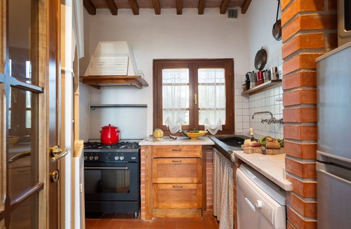 Pedona Villa | Private Villa with private pool, WIFI, TV, patio, pets allowed, panoramic view, close to Viareggio