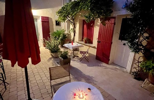 Eyragues Apartment | Renovated Provencal studio, in the heart of the village of Eyragues, beautiful flower-filled courtyard