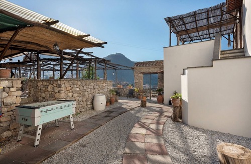 Gragnano Apartment | Room 'Camera Stabia Con Vista Mare' with Shared Terrace, Shared Garden and Wi-Fi