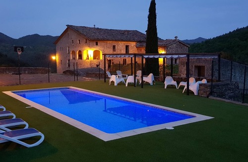 Les Llosses House | Rural house for rent with private pool for 22 people 100km from Barcelona