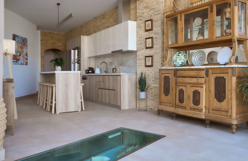 Agkisaras Villa | Sabbia Mare BeachFront Villa, steps from Dine&Shop