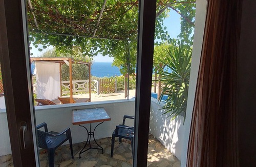 Koumeika House | Samos Island - Panorama Apartment with Jacuzzi