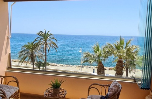 Velilla-Taramay Apartment | Sea Views First line