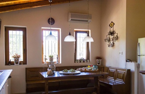 Eretria Villa | Seafront Luxury Villa w/5-en/suite BR & BBQ
