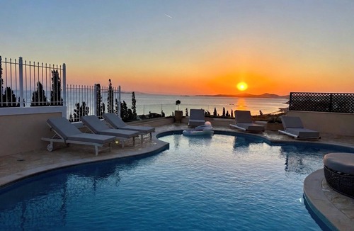 Lagonissi Villa | Seaview Villa Lagonissi |7-min Walk to Beach| Pool & SunsetViews |Athens Riviera