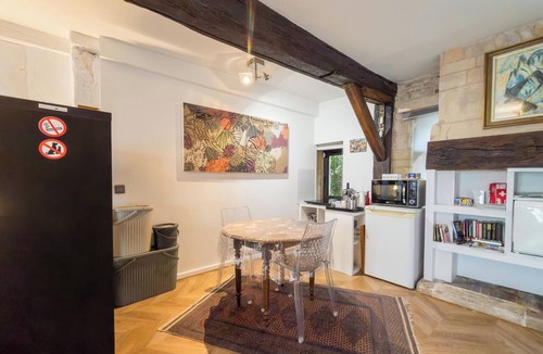 Haie Vigne Apartment | Separate master suite, 18th century residence
