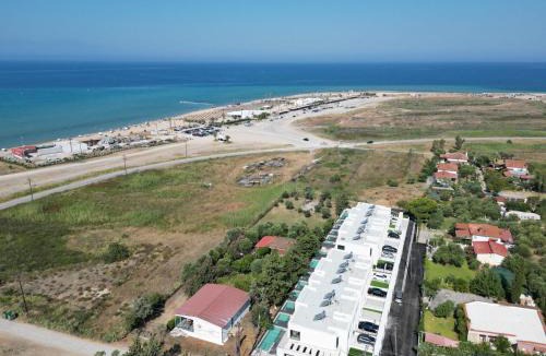 Nea Iraklia Villa | Serene Villas Halkidiki - Cfront private pool
