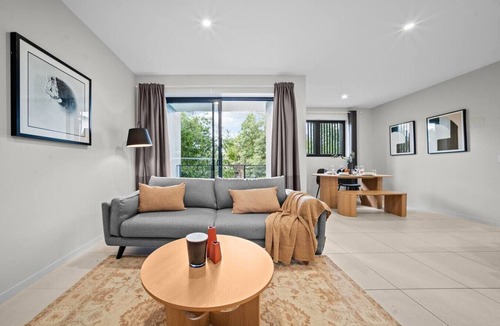 Macgregor Apartment | Southside 2BR Apt Near Garden City & Sunnybank