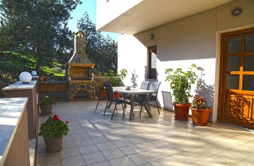 Melidoni Apartment | spacious apartment, Cretan Village, close to the sea, ideal spot to explore Crete