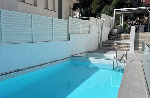 L'Estartit Villa | SPACIOUS CENTRALLY LOCATED FAMILY HOUSE WITH PRIVATE POOL, GARDEN, BARBECUE AND GARAGE