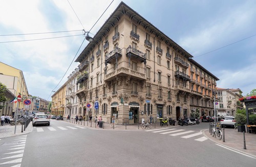 Zona Risorgimento House | Spacious room in elegant period building with private bathroom close to the center