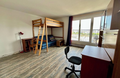Quartier de la Chapelle Apartment | Spacious studio with unobstructed view near Gare du Nord