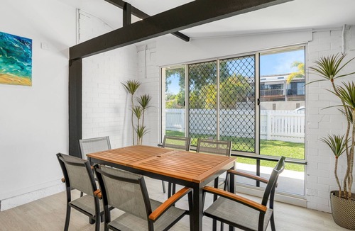 Rainbow Beach Apartment | Spindrift - 1/10 Spectrum Street - Rainbow Beach. All beds made. Wifi. Pets welcome.