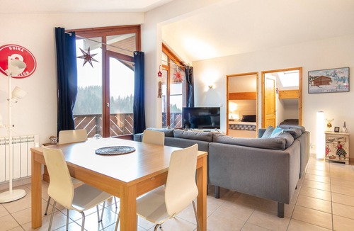 Les Esserts Apartment | Splendid apartment, 3 bedrooms, sleeps 6, balcony with mountain views