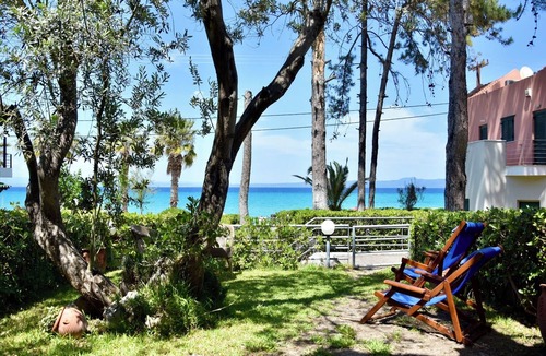 Pefkochori Villa | Stay at Beachfront Villa Lilia in Pefkohori, Halkidiki for a Dreamy Vacation