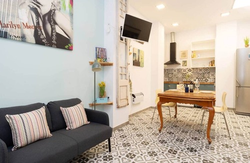 Sant Adria de Besos Apartment | Studio 10' walk to the beach and 20' Barcelona city center/15' Forum Barcelona