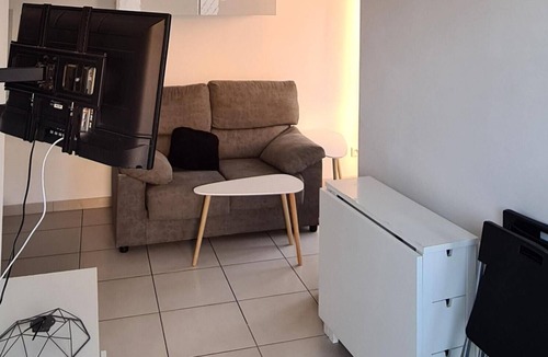 Baillargues Apartment | Studio-Ensuite with Shower-Terrace