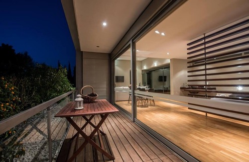 Rio House | Studio Rio: Unique space with garden and garage