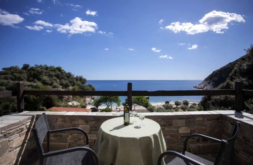 Damouchari Apartment | Studios for 3 adults or 2 adults + 2 children with balcony or terrace with panoramic sea view