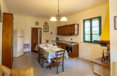 Cortona Villa | Stunning private villa for 12 people with A/C, private pool, WIFI, TV, terrace and pets allowed