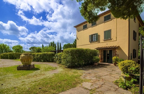 Cortona Villa | Stunning private villa for 12 people with A/C, private pool, WIFI, TV, terrace and pets allowed