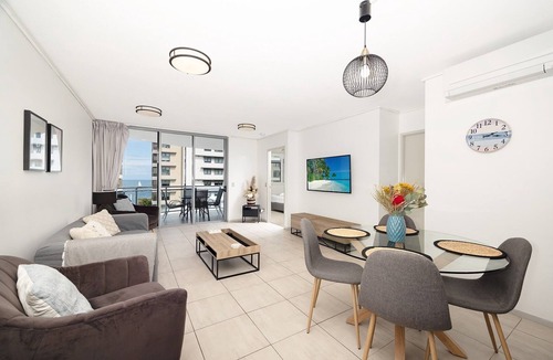 Redcliffe Apartment | Stylish beachside unit 3 min walk to beach