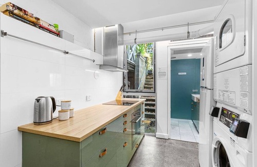 Northbridge Bed & Breakfast | Stylish & Comfortable 1-Bedroom Hotel Room with Rooftop Access