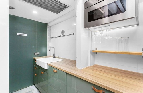 Northbridge Bed & Breakfast | Stylish & Comfortable 1-Bedroom Hotel Room with Rooftop Access