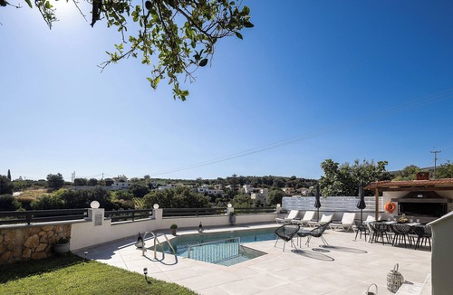 Kirianna Villa | Superb Villa with Private Pool, Jacuzzi, Gym & Sauna - 10m drive from Beach