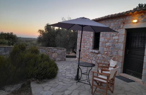 Omales Apartment | The Two Carob Trees, Traditional Stonehouse, Nikandri, Pirgos Diros