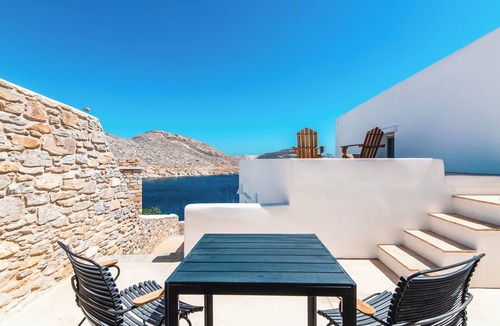 Panormos Apartment | The ultimate island retreat with our Premium Nest Suite.