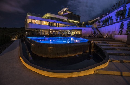 Gojar Villa | The Ultimate Villa Rental! Silverfield Villa AKA 'Tony Starks House'